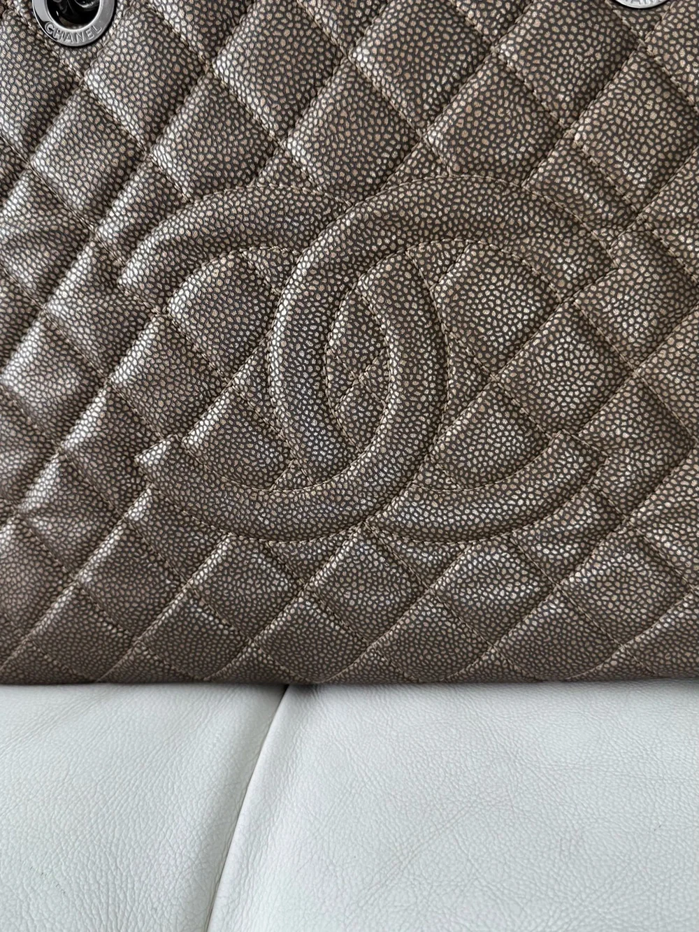 Chanel Quilted Tote Bag Limited Edition - Picture 4 of 15
